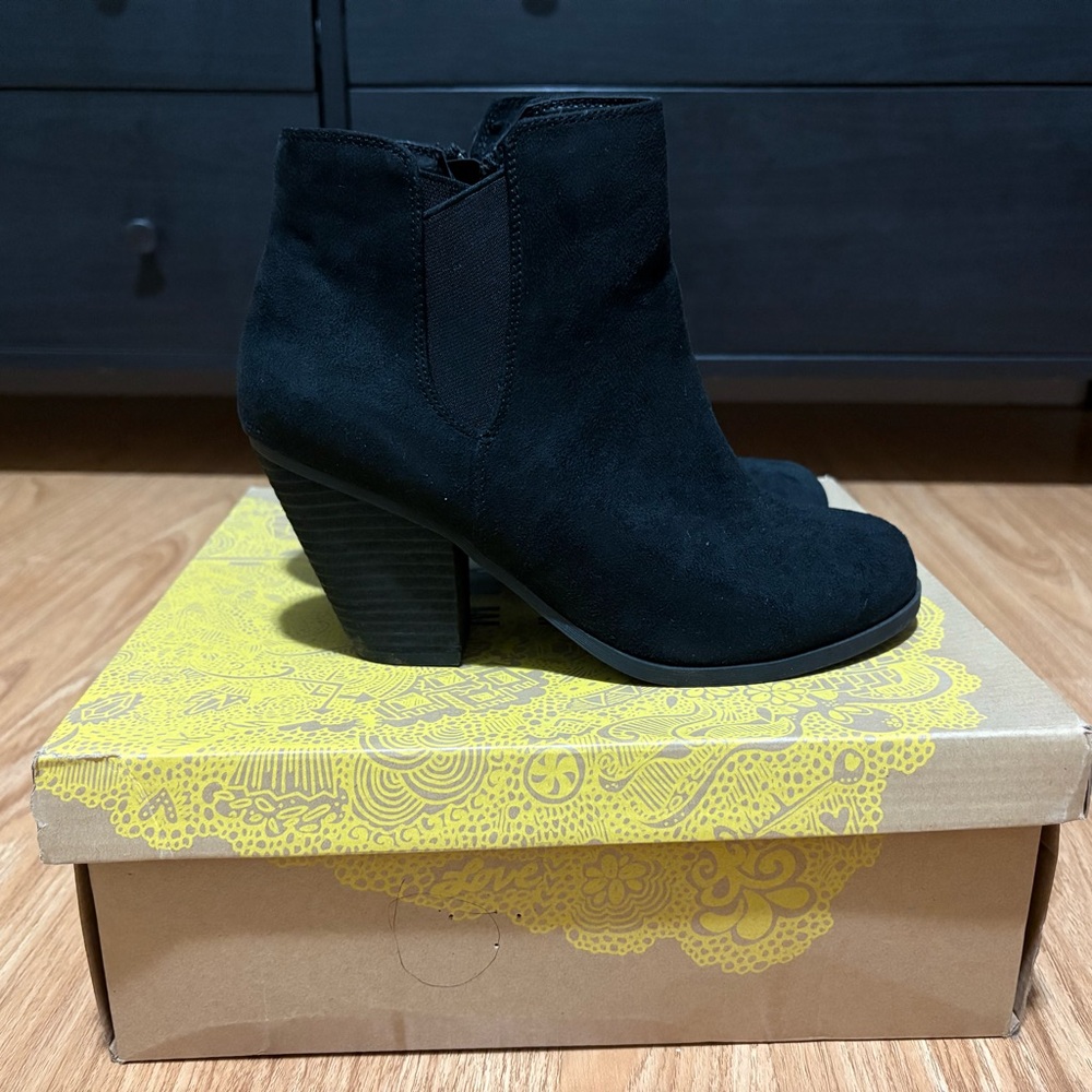 Women’s Black Ankle Boots size 8.5